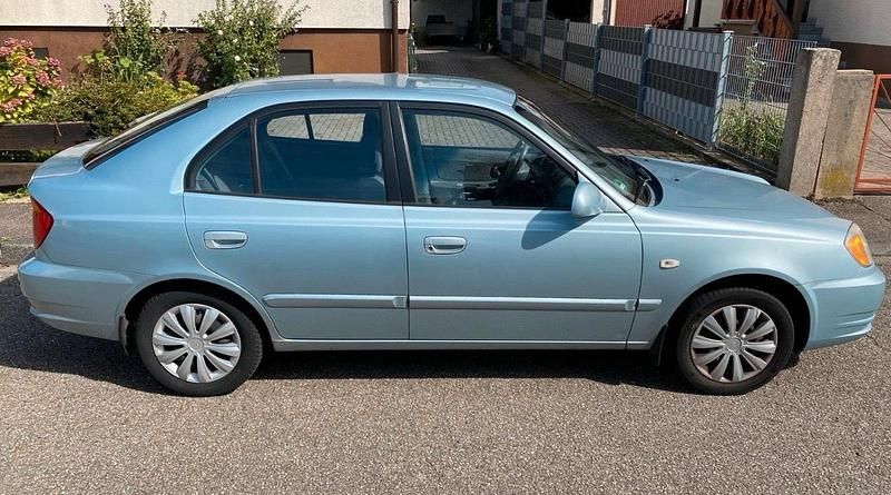 Gebraucht Hyundai Accent GLS 84 PS (61 kW) 2003 Blau Limousine