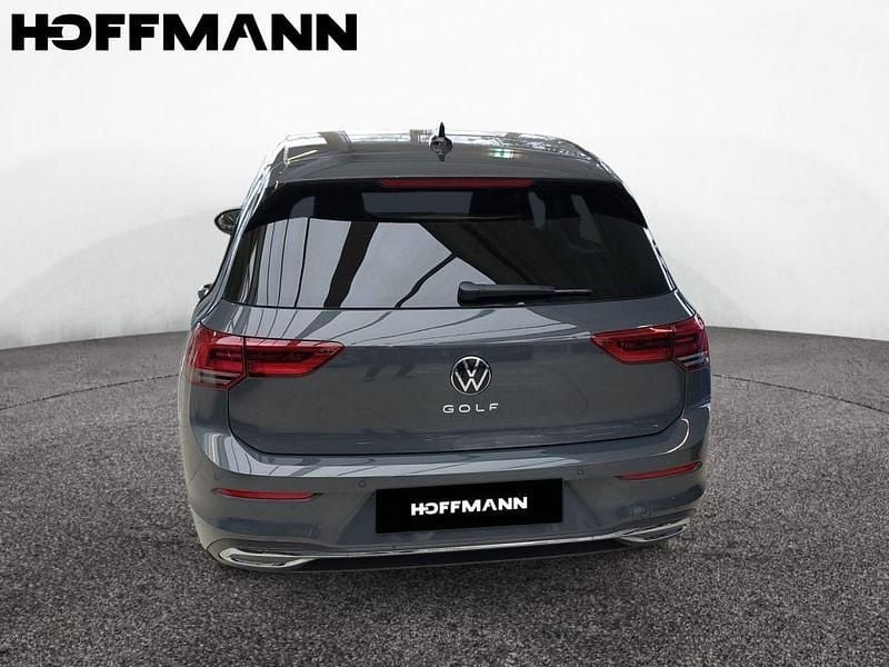Gebraucht VW Golf VIII Life 131 PS (96 kW) 2023 Grau Limousine