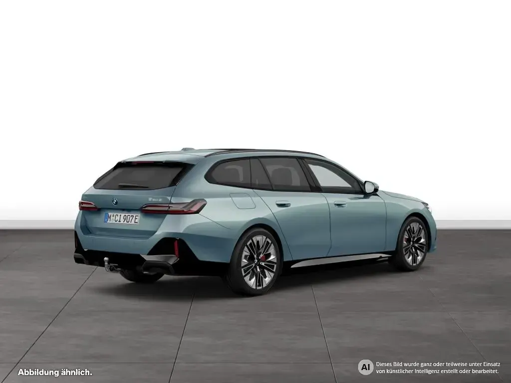 Gebraucht BMW 550e M Sport 489 PS (359 kW) 2025 Grün Kombi