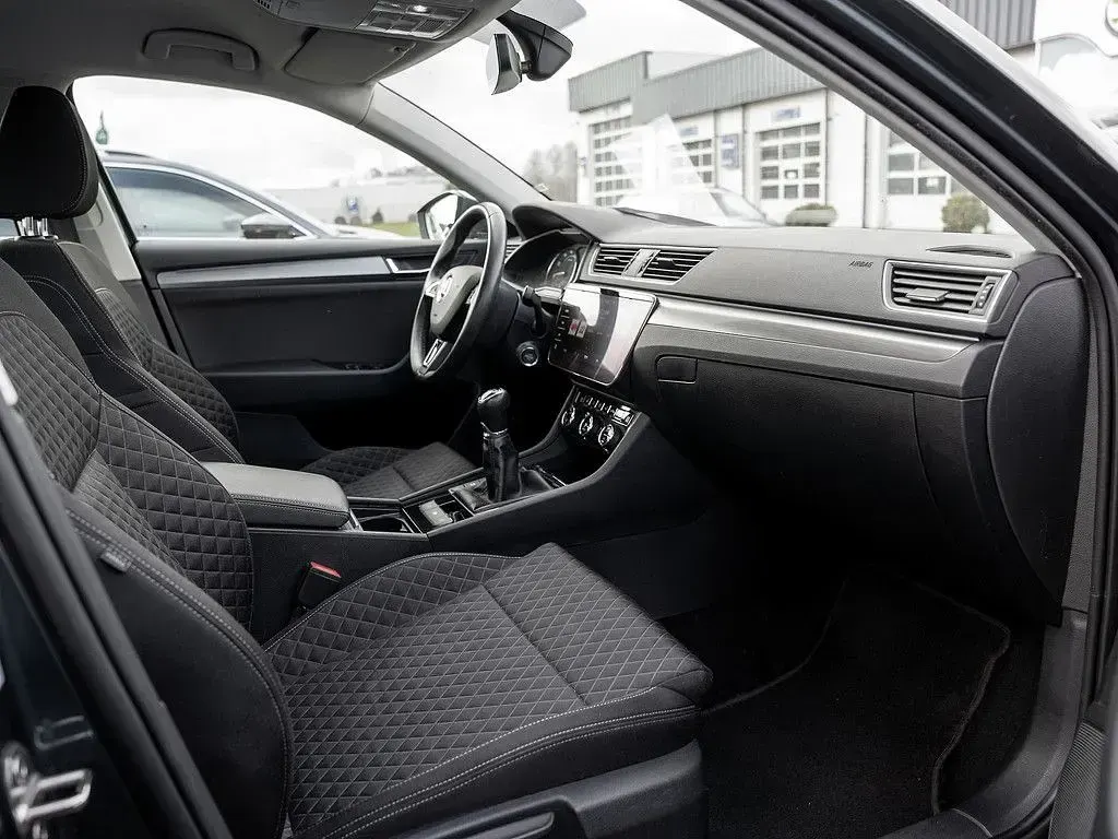 Gebraucht Skoda Superb Style 179 PS (131 kW) 2018 Grau Kombi