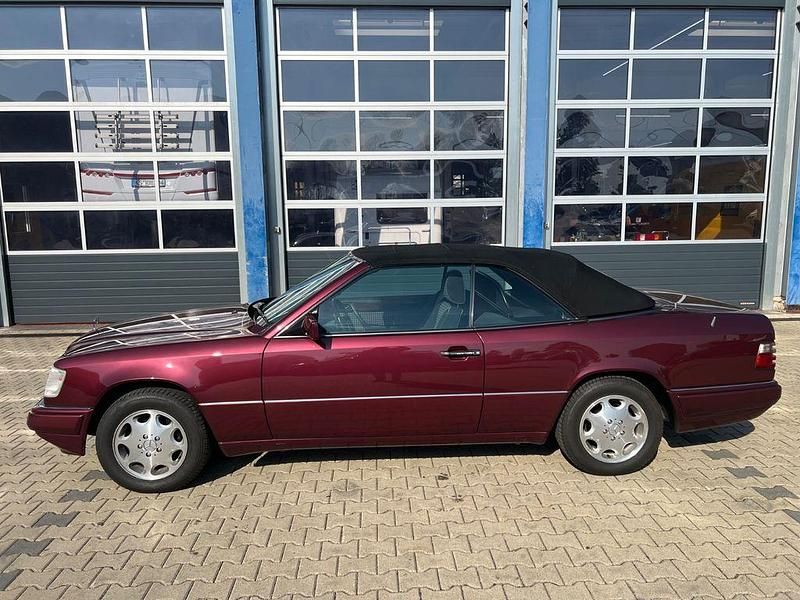 Gebraucht Mercedes E200 136 PS (100 kW) 1997 Rot Cabrio