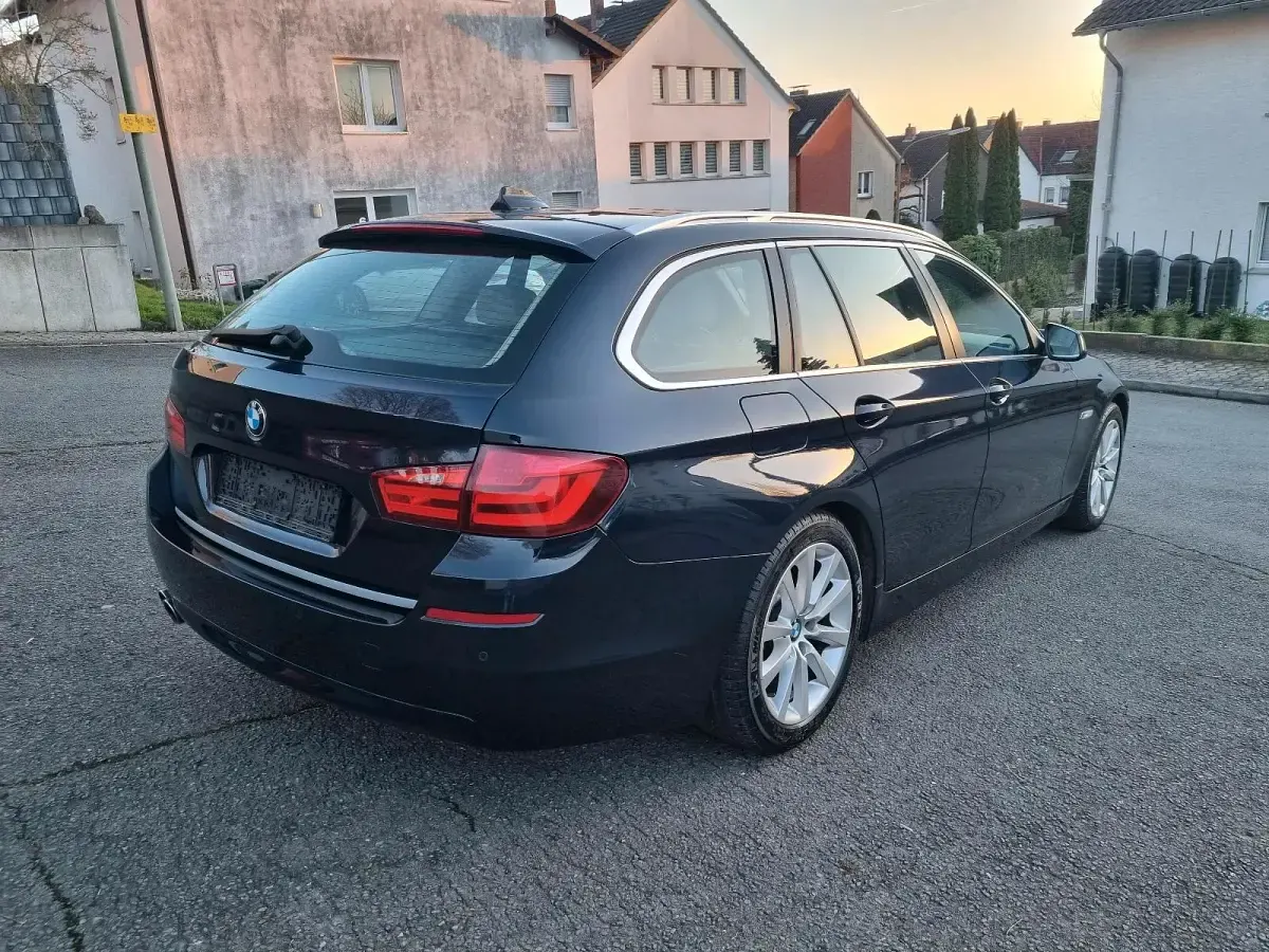 Gebraucht BMW 525 218 PS (160 kW) 2012 Blau Kombi