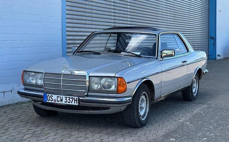 Silber Gebraucht 1980 Mercedes E280 | 10.000 € - Bild 1/4