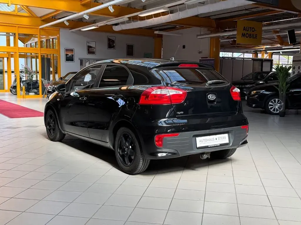 Gebraucht Kia Rio Start 84 PS (61 kW) 2016 Schwarz Kleinwagen