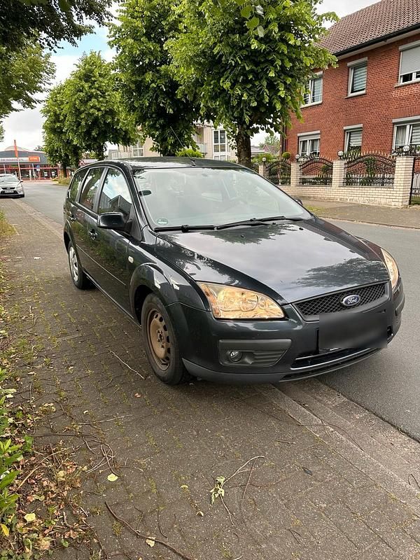 Blau Gebraucht 2007 Ford Focus Kombi | 1.000 € (Etwas zu teuer) - Bild 1/4
