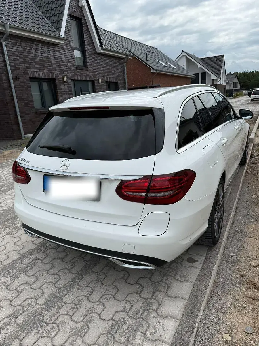 Gebraucht Mercedes C300e Avantgarde 306 PS (225 kW) 2020 Weiß Kombi