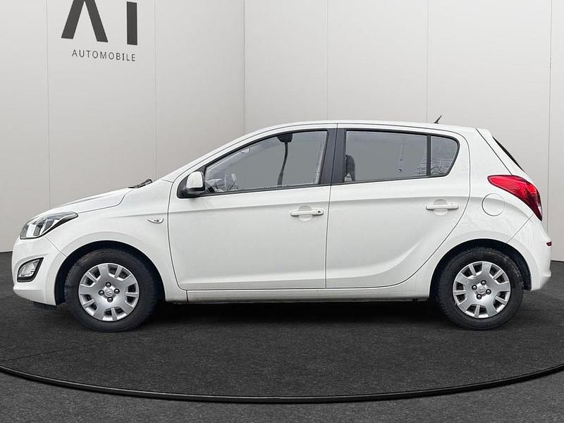 Gebraucht Hyundai i20 Edition 86 PS (63 kW) 2012 Weiß Kleinwagen