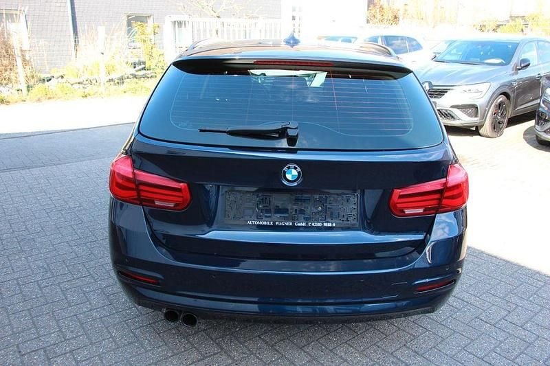 Gebraucht BMW 320 Advantage 190 PS (139 kW) 2016 Blau Kombi