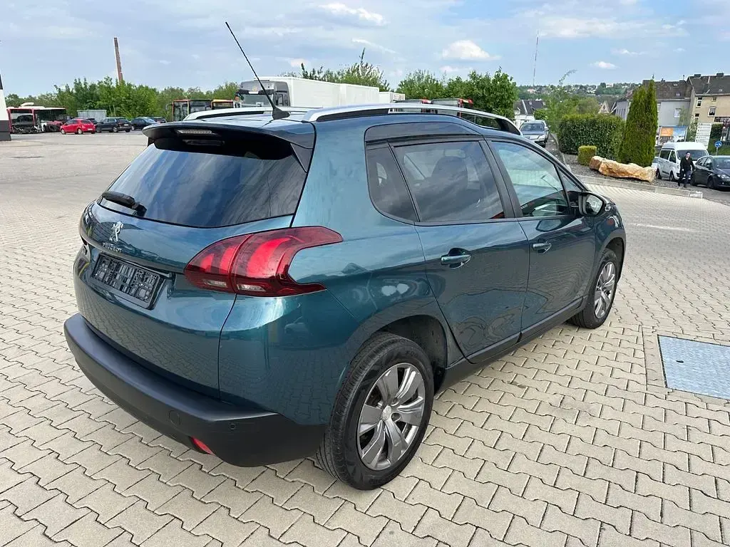 Gebraucht Peugeot 2008 Style 82 PS (60 kW) 2018 Lackierung emerald crystal SUV