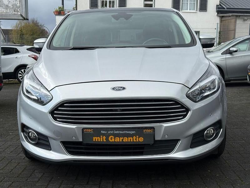 Gebraucht Ford S-MAX Titanium 179 PS (131 kW) 2015 Silber Van / Kleinbus