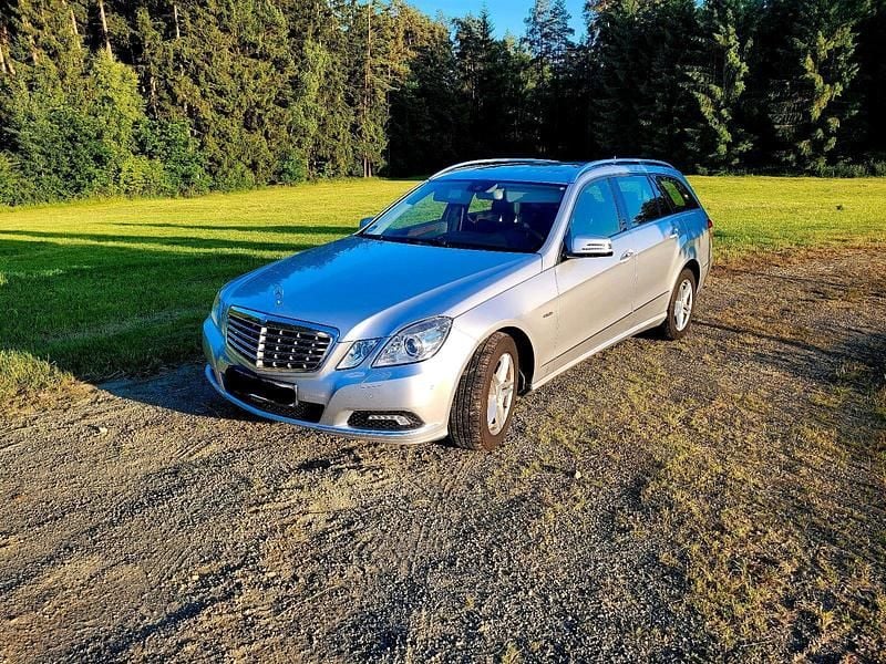 Silber Gebraucht 2010 Mercedes E300 Kombi | 10.600 € (Etwas zu teuer) - Bild 1/4