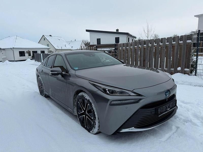 Grau Gebraucht 2021 Toyota Mirai Advance Limousine | 17.700 € (Fairer Preis) - Bild 1/4