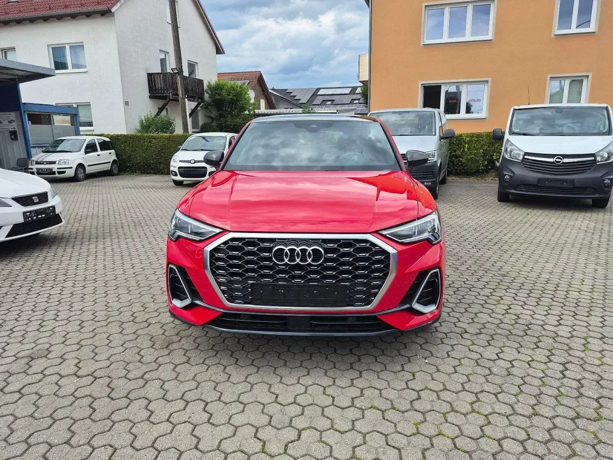 Gebraucht Audi Q3 Sportback Design 150 PS (110 kW) 2022 Rot SUV