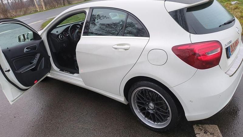 Weiß Gebraucht 2016 Mercedes A200 Limousine | 14.500 € (Fairer Preis) - Bild 1/4