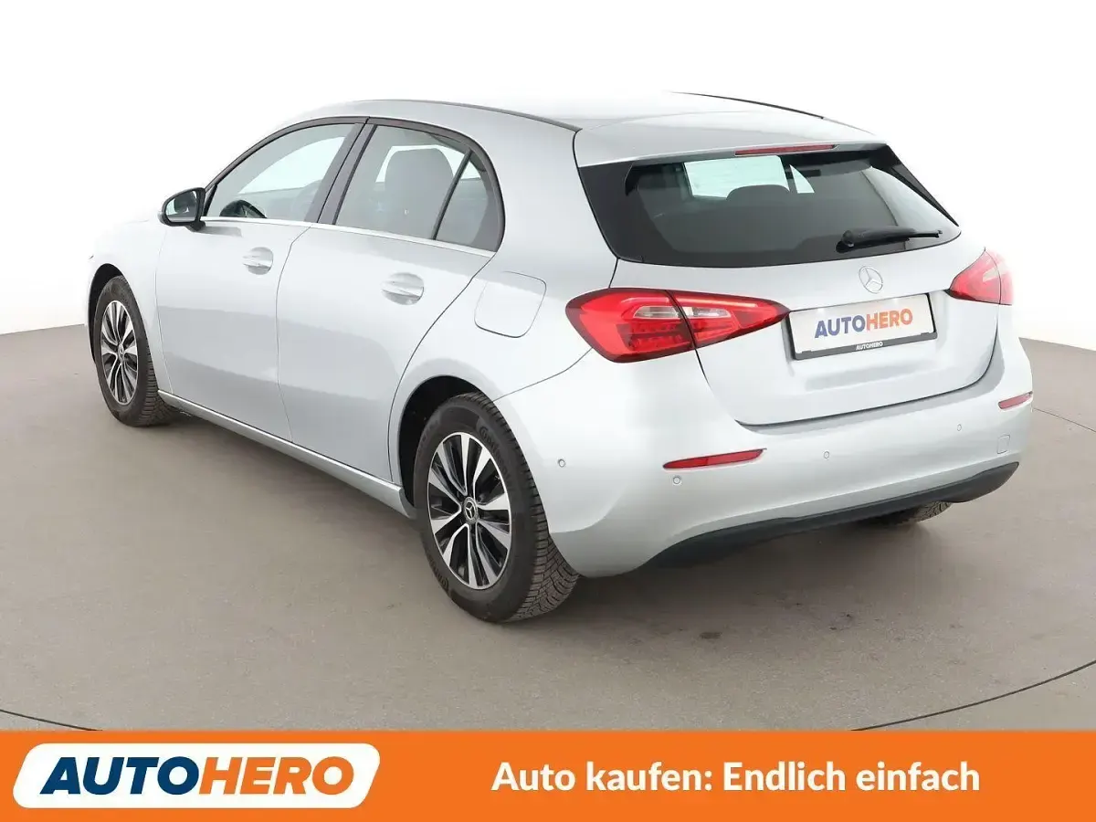 Gebraucht Mercedes A200 163 PS (119 kW) 2020 Grau Limousine
