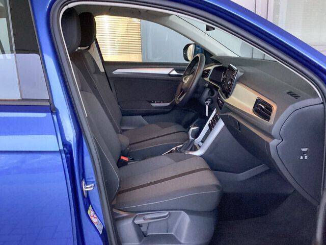 Gebraucht VW T-Roc Life 150 PS (110 kW) 2024 Ravennablau metallic SUV