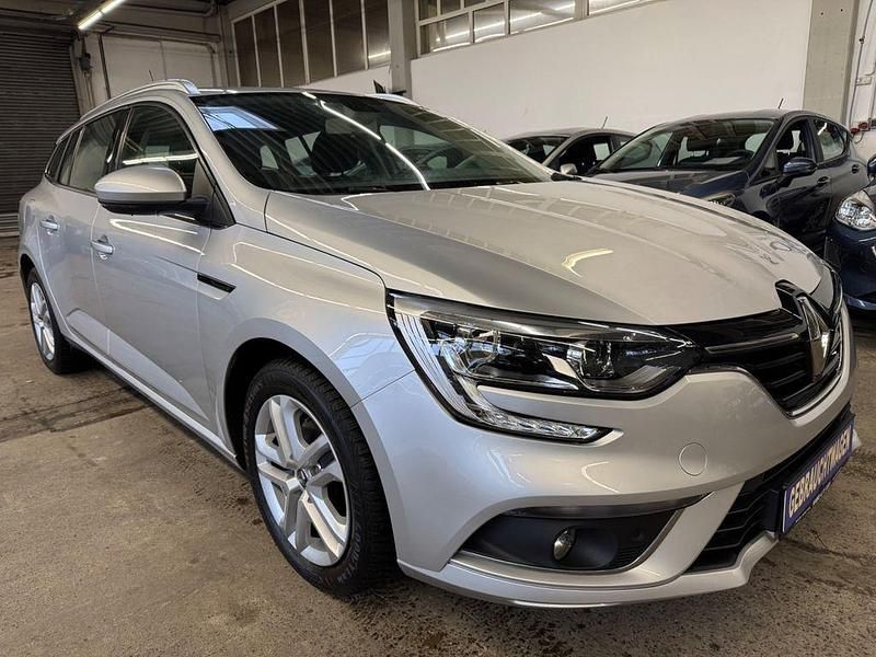 Grau Gebraucht 2020 Renault Mégane IV Business Limousine | 14.450 € (Fairer Preis) - Bild 1/4