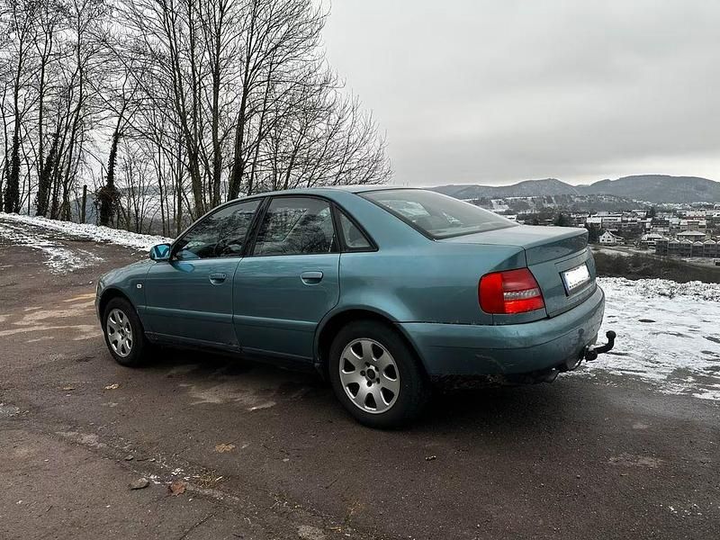 Gebraucht Audi A4 102 PS (75 kW) 2000 Grün Limousine