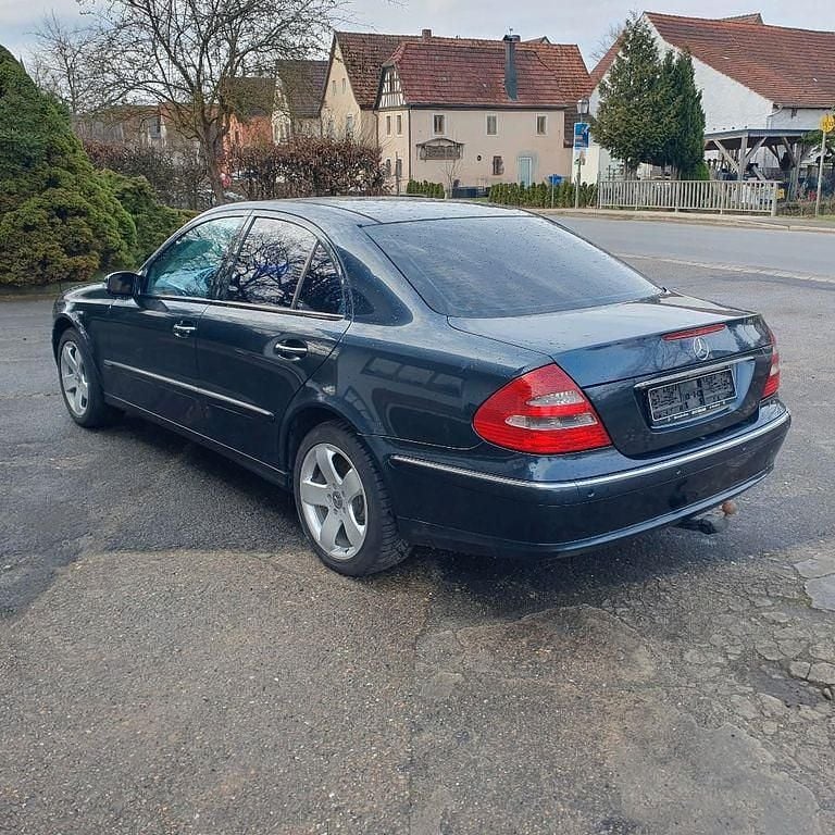 Gebraucht Mercedes E320 Avantgarde 204 PS (150 kW) 2003 Schwarz Limousine