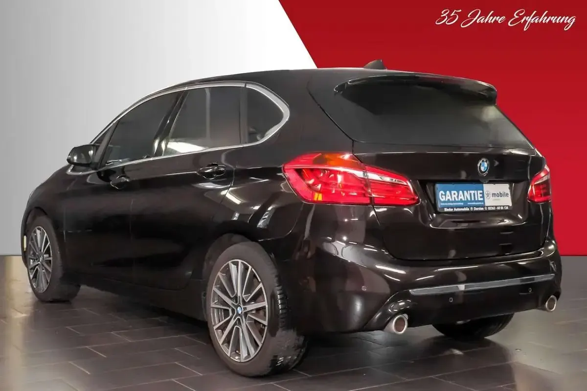 Gebraucht BMW 220 Active Tourer Luxury Line 192 PS (141 kW) 2018 Braun Van / Kleinbus