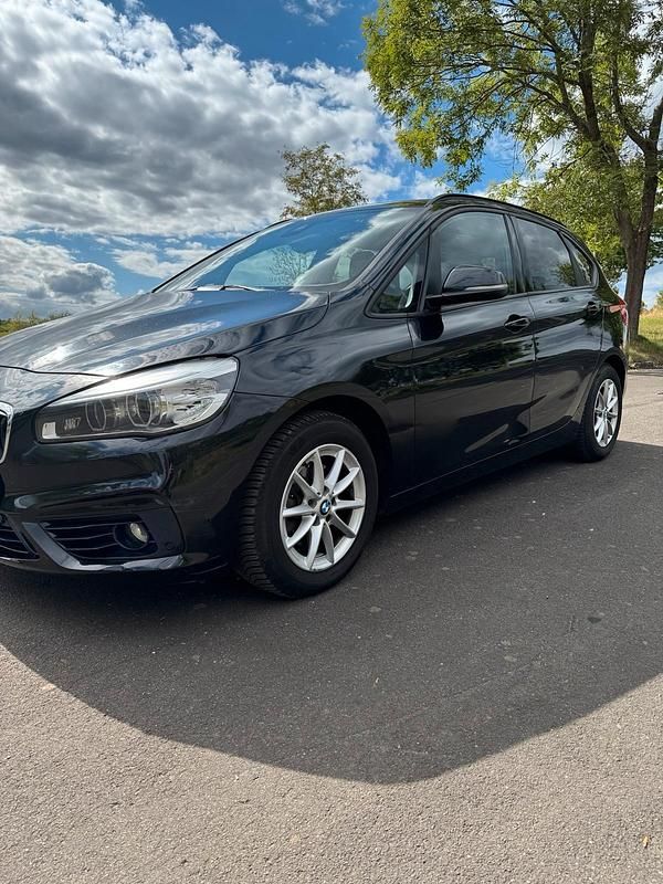 Schwarz Gebraucht 2014 BMW 218 Active Tourer Sport Line Van / Kleinbus | 14.500 € (Fairer Preis) - Bild 1/4