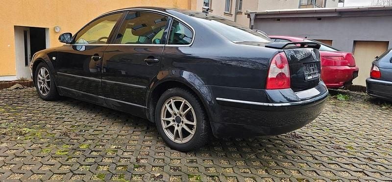 Gebraucht VW Passat Basis 131 PS (96 kW) 2003 Schwarz Limousine