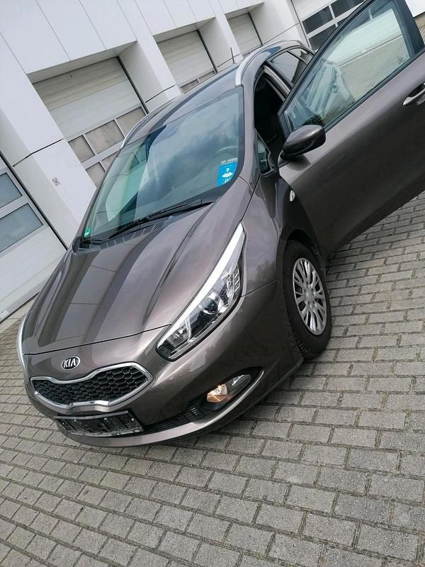 Braun Gebraucht 2013 Kia Ceed Kombi | 5.800 € (Fairer Preis) - Bild 1/4