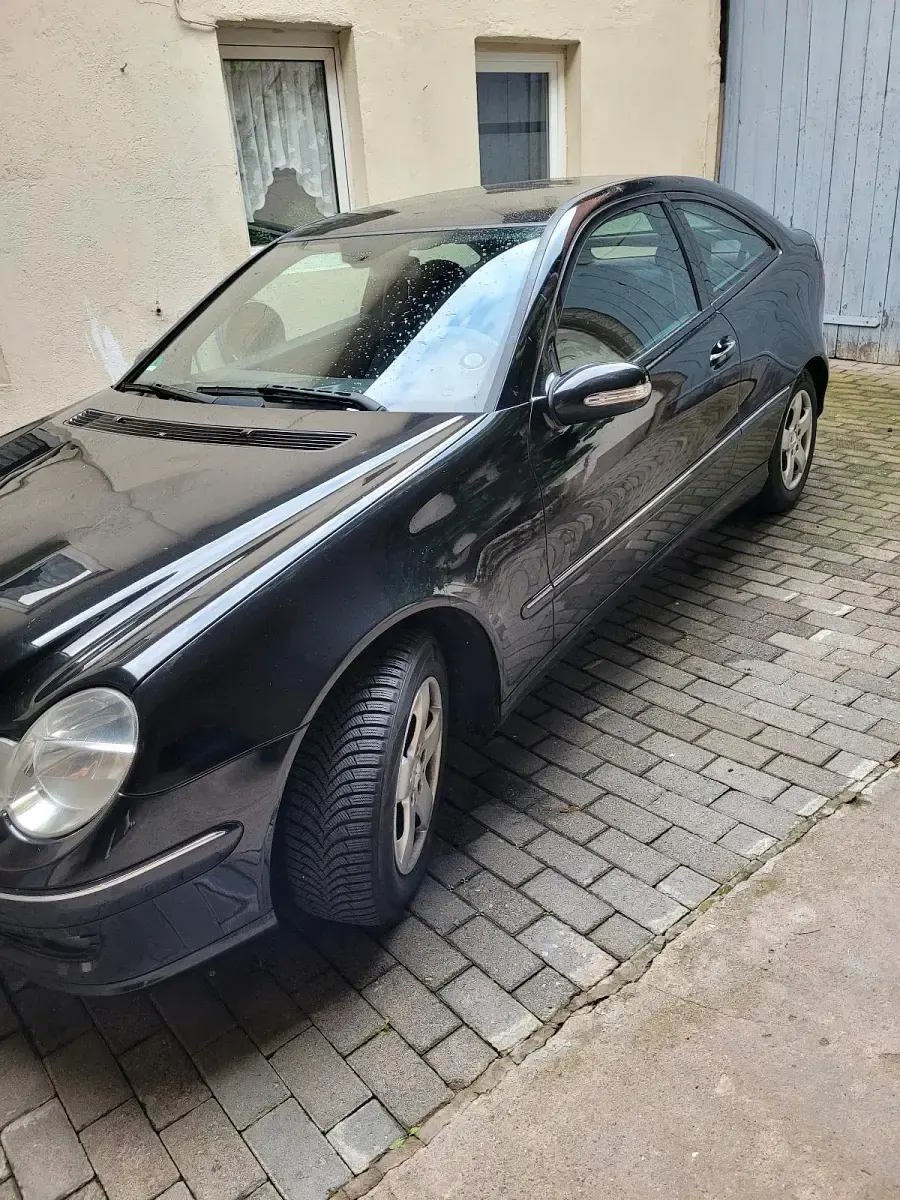 Gebraucht Mercedes C180 143 PS (105 kW) 2006 Schwarz Coupé