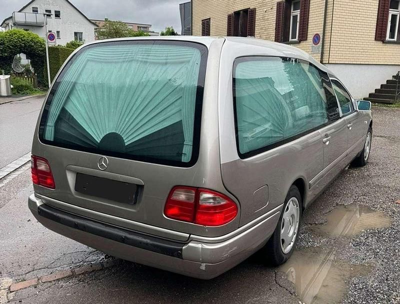 Gebraucht Mercedes E280 Classic 204 PS (150 kW) 1998 Grau Kombi