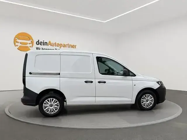 Gebraucht VW Caddy 102 PS (75 kW) 2023 Candyweiß Van / Kleinbus