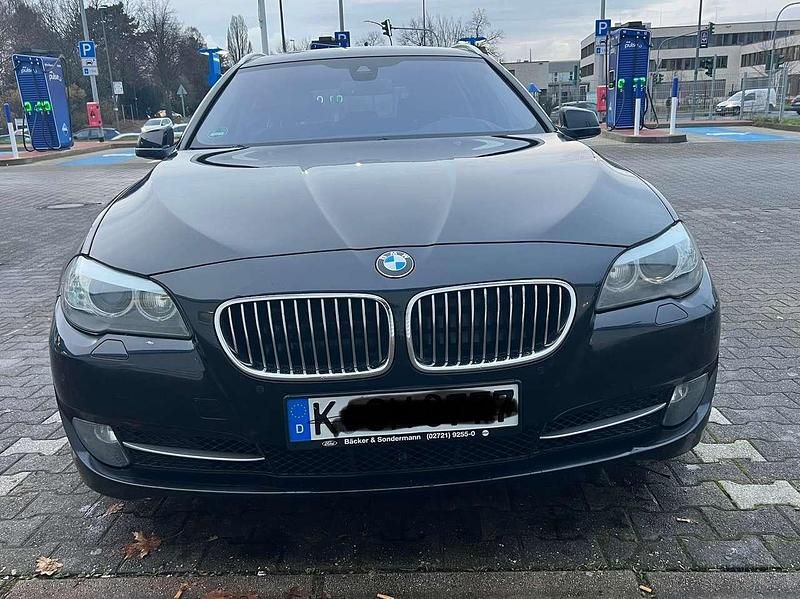 Gebraucht BMW 520 184 PS (135 kW) 2012 Schwarz Kombi