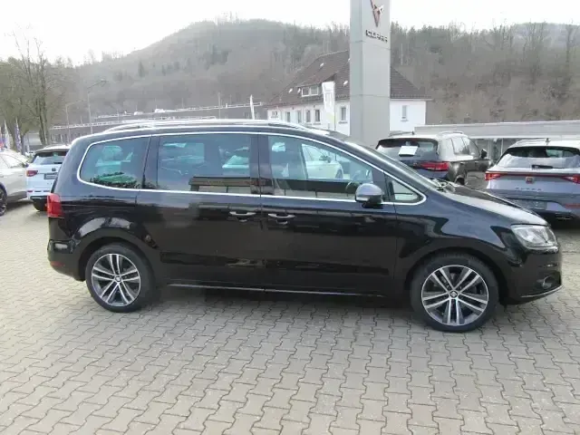Gebraucht Seat Alhambra FR-Line 150 PS (110 kW) 2023 Deep schwarz perleffekt Van / Kleinbus