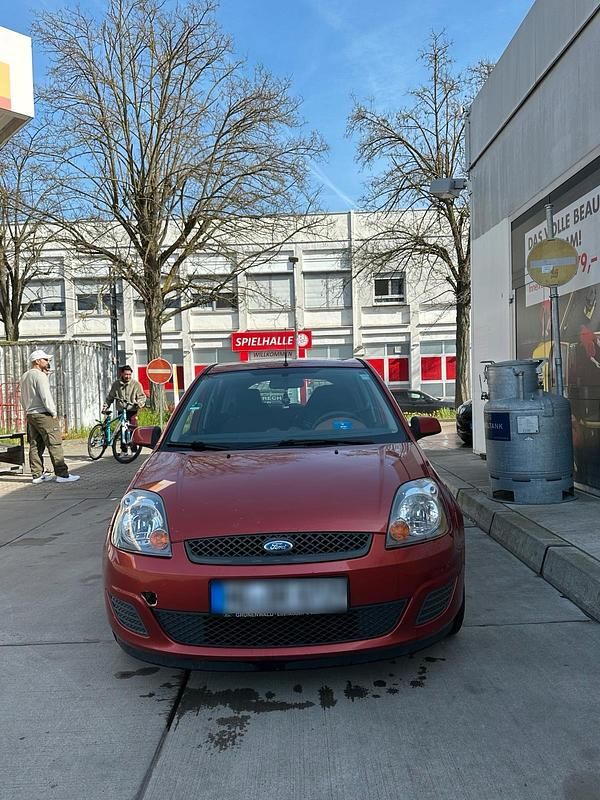 Usata Ford Fiesta 55 CV (40 kW) 2008 Arancione Utilitaria