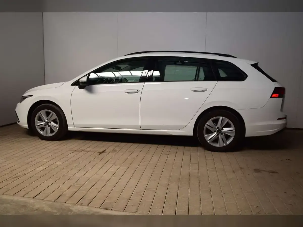 Gebraucht VW Golf VII Life 150 PS (110 kW) 2021 Pure white Kleinwagen