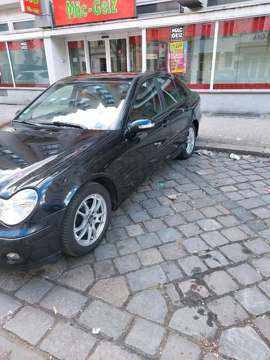 Gebraucht Mercedes 180 140 PS (102 kW) 2005 Schwarz Limousine