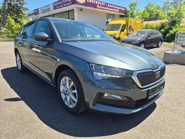 Gebraucht Skoda Scala Ambition 110 PS (80 kW) 2021 Graphite grau met. Kleinwagen
