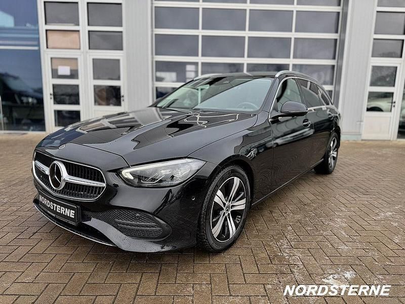 Gebraucht Mercedes C200 Avantgarde 163 PS (119 kW) 2023 Schwarz Limousine
