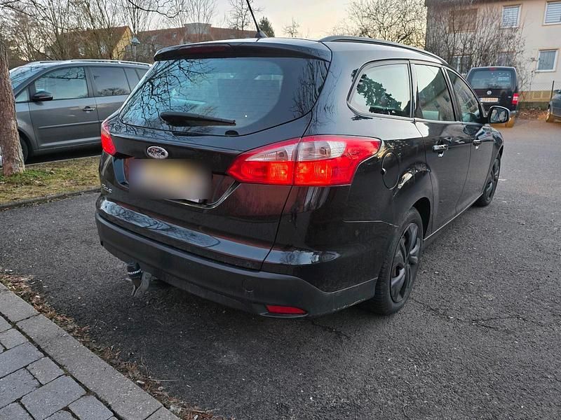 Gebraucht Ford Focus 125 PS (91 kW) 2014 Schwarz Kombi