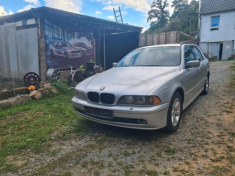 Silber Gebraucht 2002 BMW 520 Exclusive Kombi | 1.900 € (Superpreis) - Bild 1/1