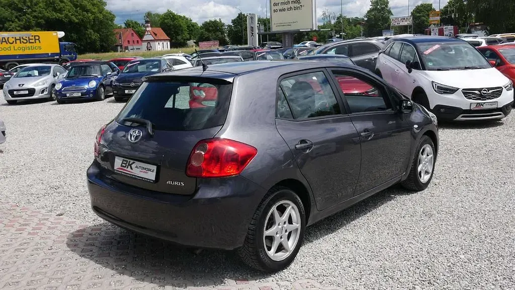 Gebraucht Toyota Auris Life 101 PS (74 kW) 2009 Grau Kleinwagen