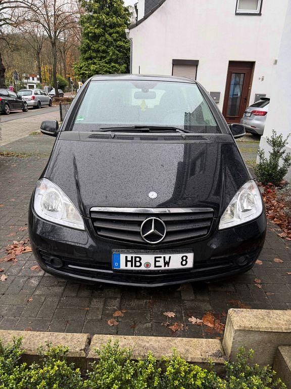 Schwarz Gebraucht 2010 Mercedes A180 Limousine | 3.200 € (Superpreis) - Bild 1/4