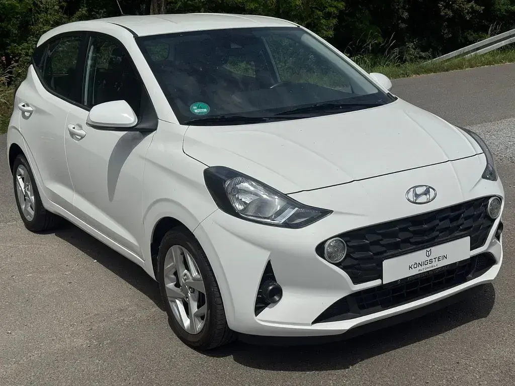 Gebraucht Hyundai i10 Trend 84 PS (61 kW) 2022 Weiß Kleinwagen