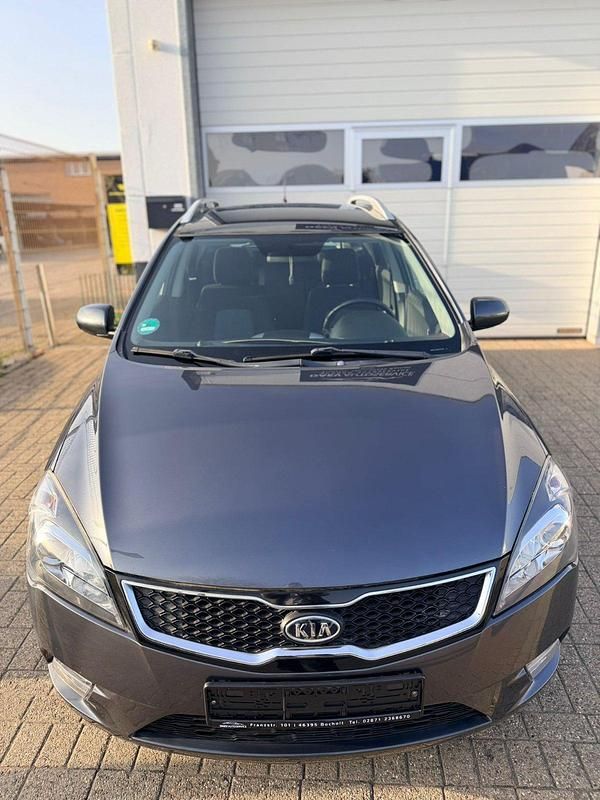 Gebraucht Kia Ceed Sportswagon Edition 7 111 PS (81 kW) 2012 Grau Kombi