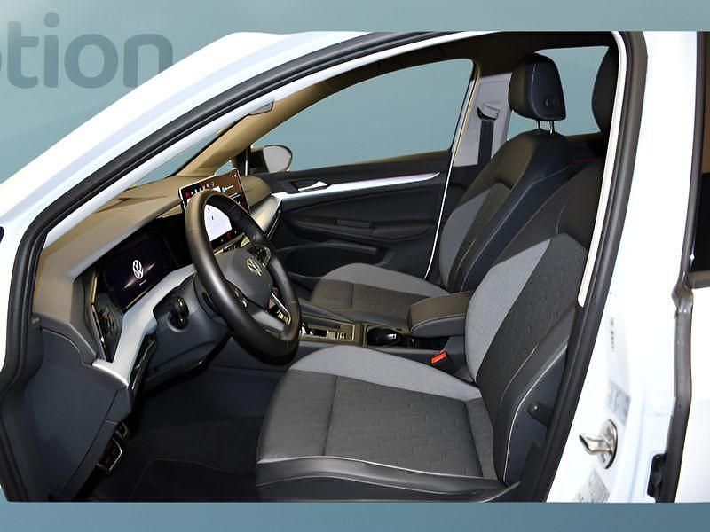 Gebraucht VW Golf VIII 150 PS (110 kW) 2025 Weiß Kleinwagen