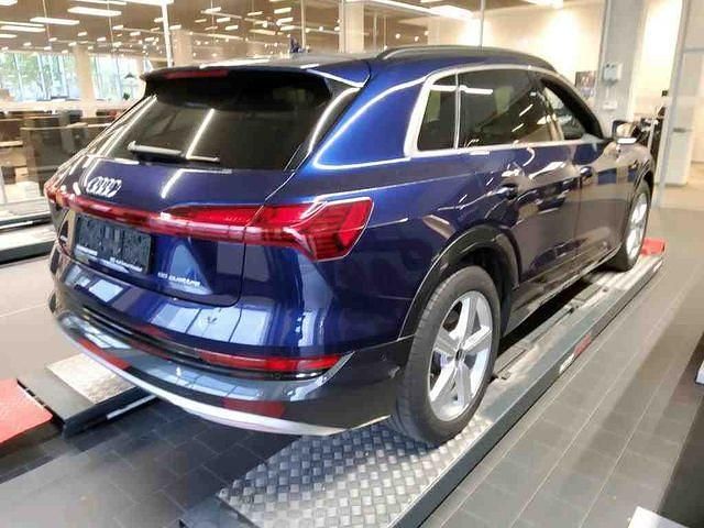 Gebraucht Audi e-tron Advanced Plus 300 kW (408 PS) 2022 Navarrablau metallic (metallic) SUV
