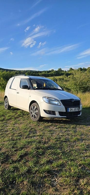 Weiß Gebraucht 2010 Skoda Roomster Abholung | 2.600 € (Teuer) - Bild 1/4
