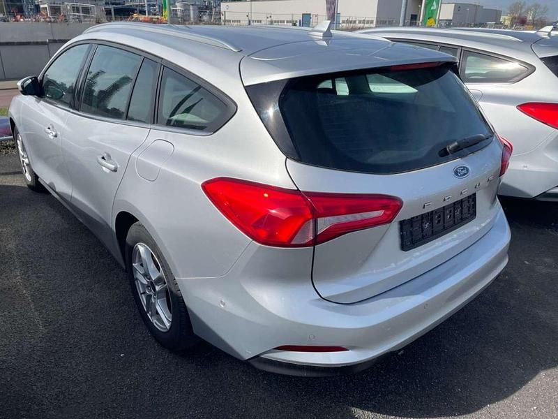Gebraucht Ford Focus 120 PS (88 kW) 2021 Polarsilber metallic Kombi