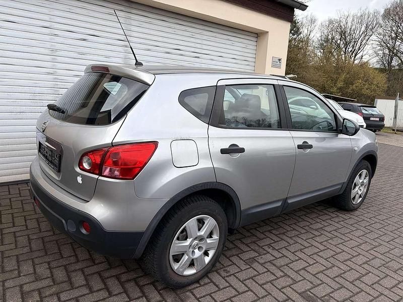 Gebraucht Nissan Qashqai Visia 114 PS (83 kW) 2010 Silber SUV