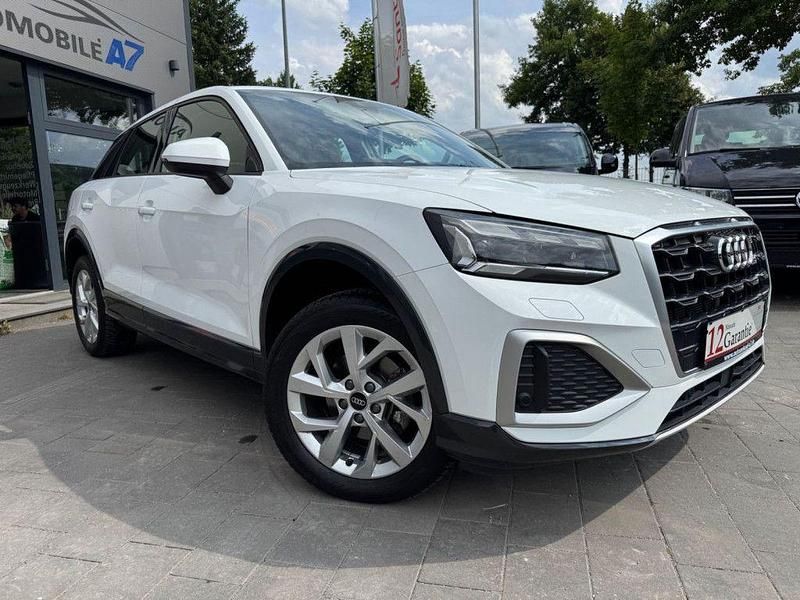 Grau Gebraucht 2024 Audi Q2 Advanced Plus SUV | 28.199 € (Fairer Preis) - Bild 1/4