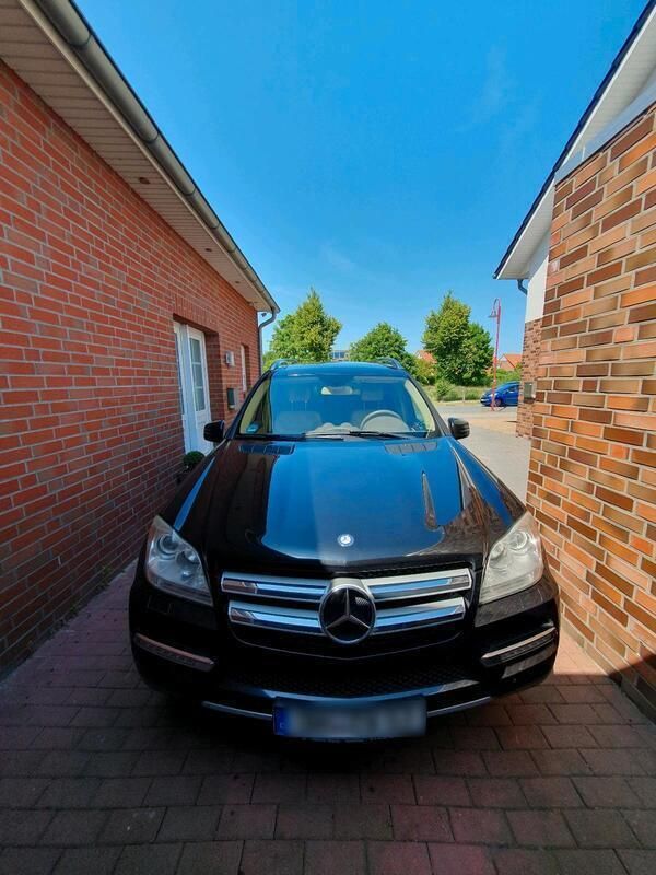 Schwarz Gebraucht 2011 Mercedes GL350 SUV | 18.500 € (Fairer Preis) - Bild 1/4